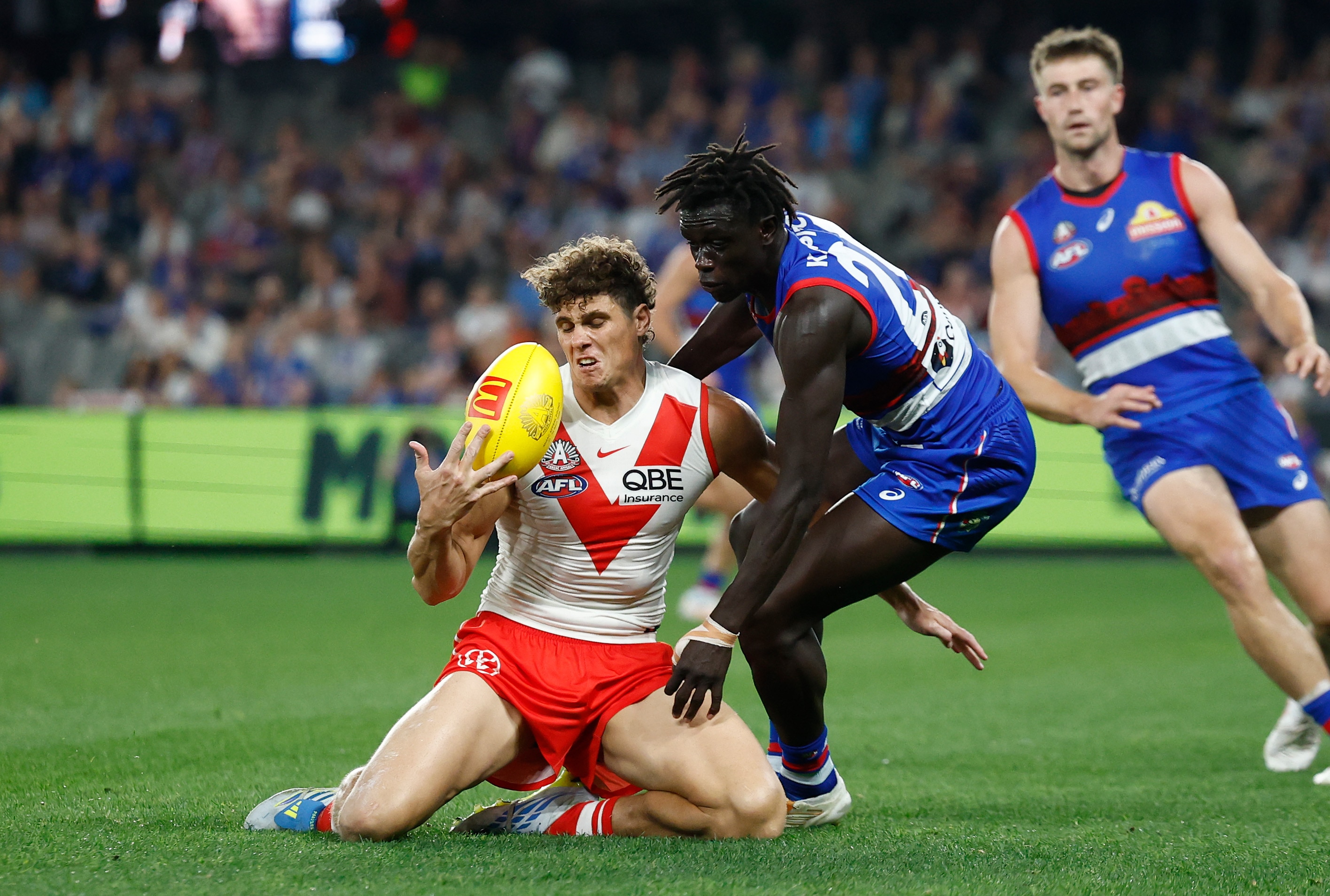 Live: Swans, Bulldogs clash in Sydney ahead of Eagles vs Crows in Perth