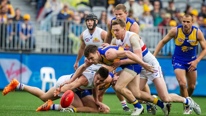 Luke Shuey contests the ball in the Eagles versus Bulldogs match in Perth.
