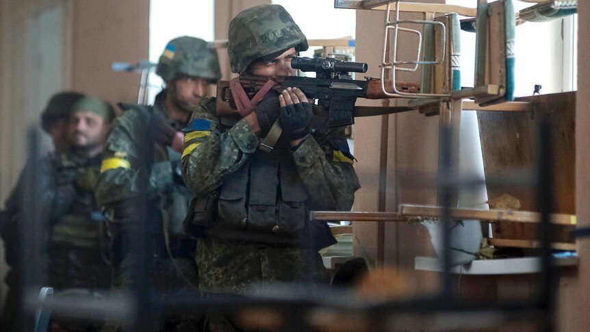 Ukrainian servicemen take up position during fighting with pro-Russian separatists in Ilovaysk.