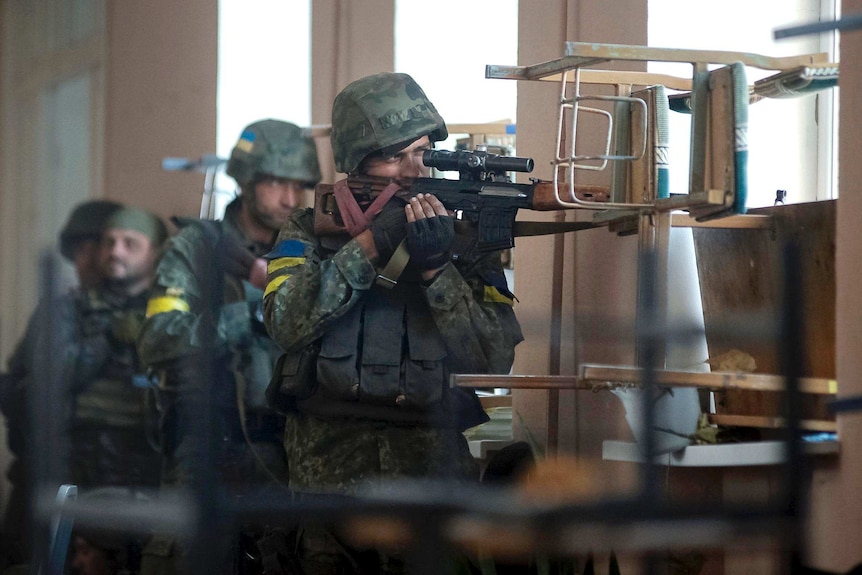 Ukrainian servicemen take up position during fighting with pro-Russian separatists in Ilovaysk.