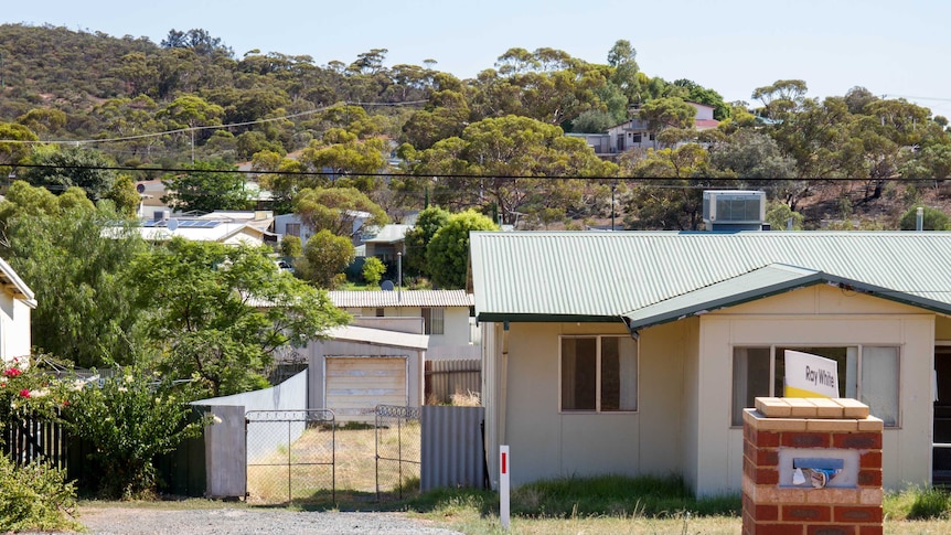 Empty house for sale in Kambalda east.