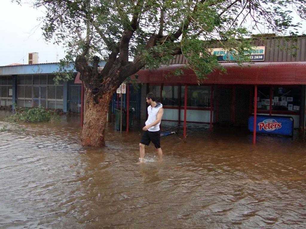 Pilbara residents mop up after Cyclone Heidi - ABC News