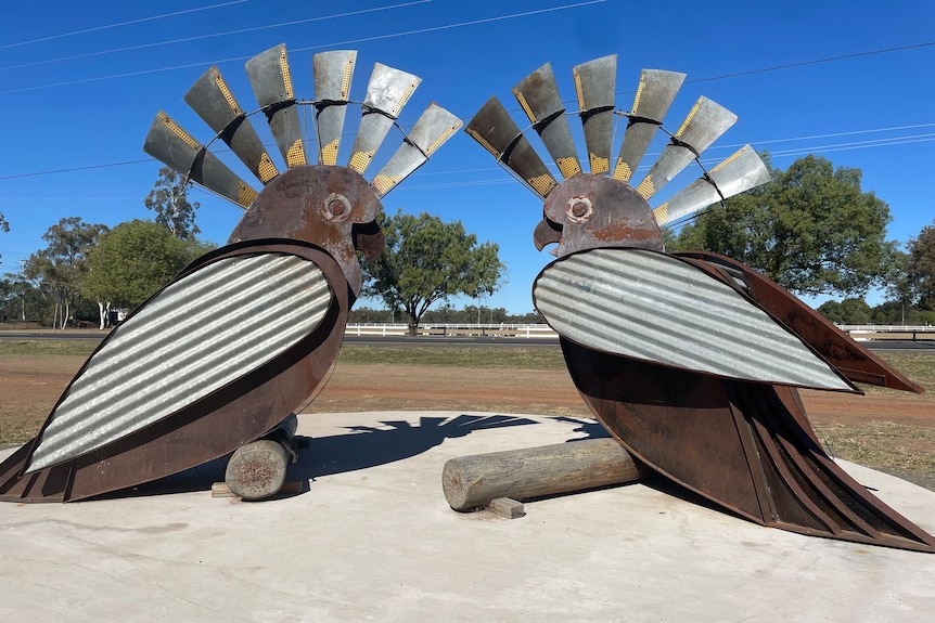 Image of two cockatoo sculptures.