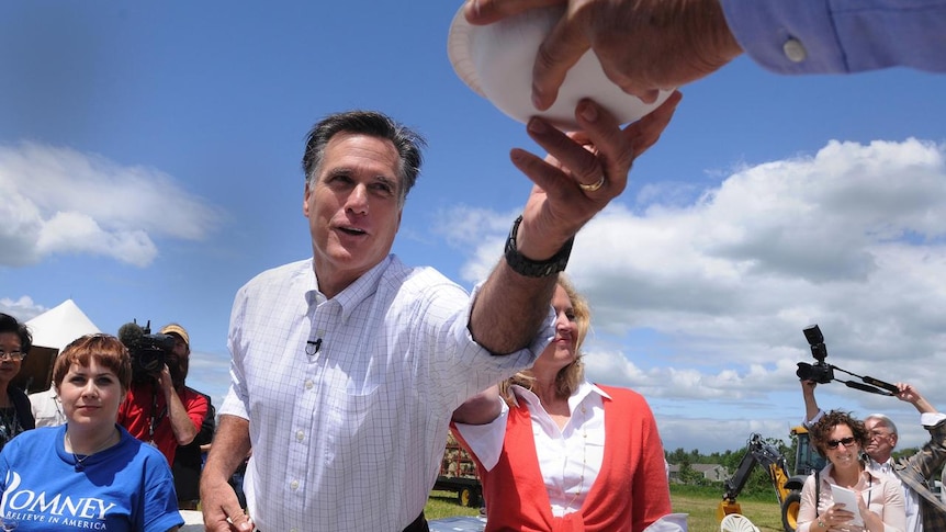 Mitt Romney, with wife Ann (3rd R), hands out his homemade chili