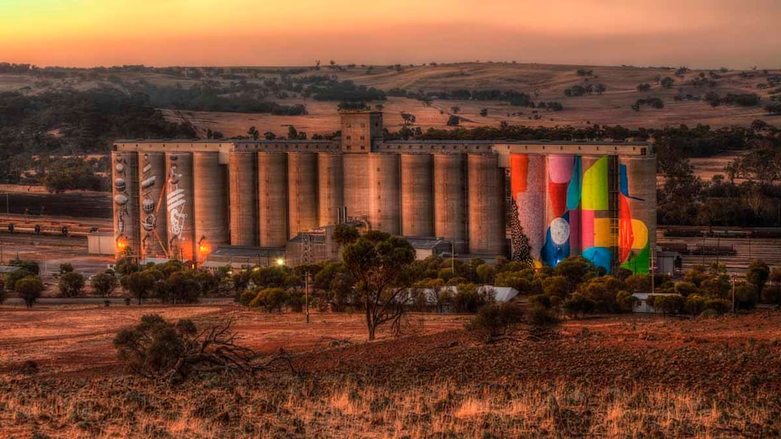 Colourful silo art in Northam.