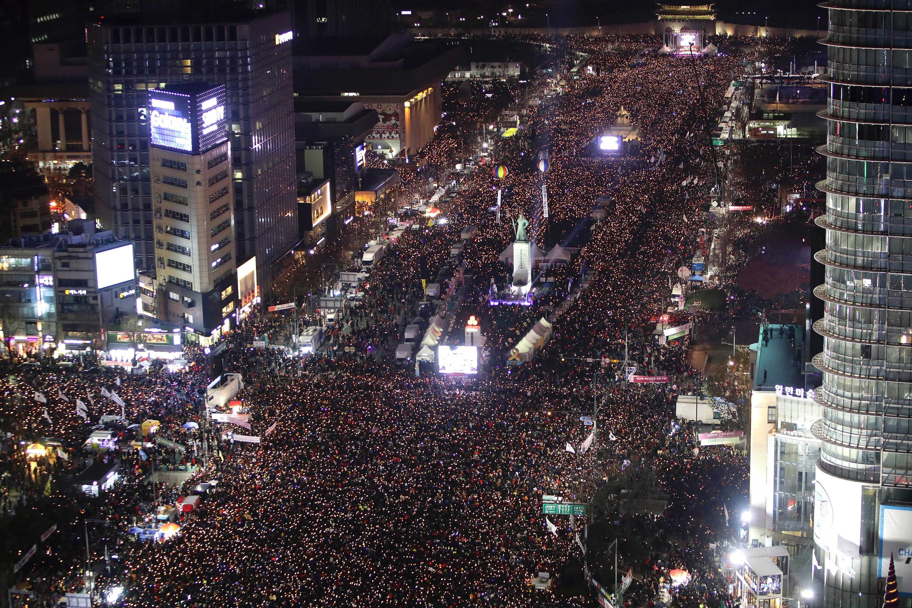 South Korean protests Hundreds of thousands march to demand Park Geun