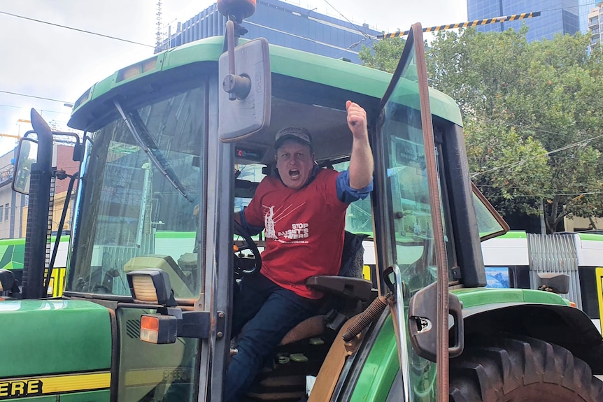 An angry farmer in tractor protesting at Parliament House in Melbourne.