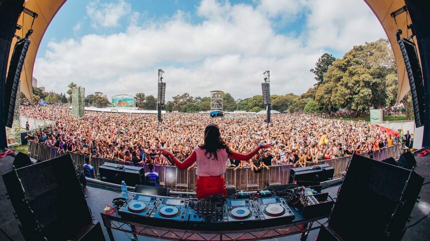 Image of DJ overlooking massive crowd at the Field Day festival in Sydney