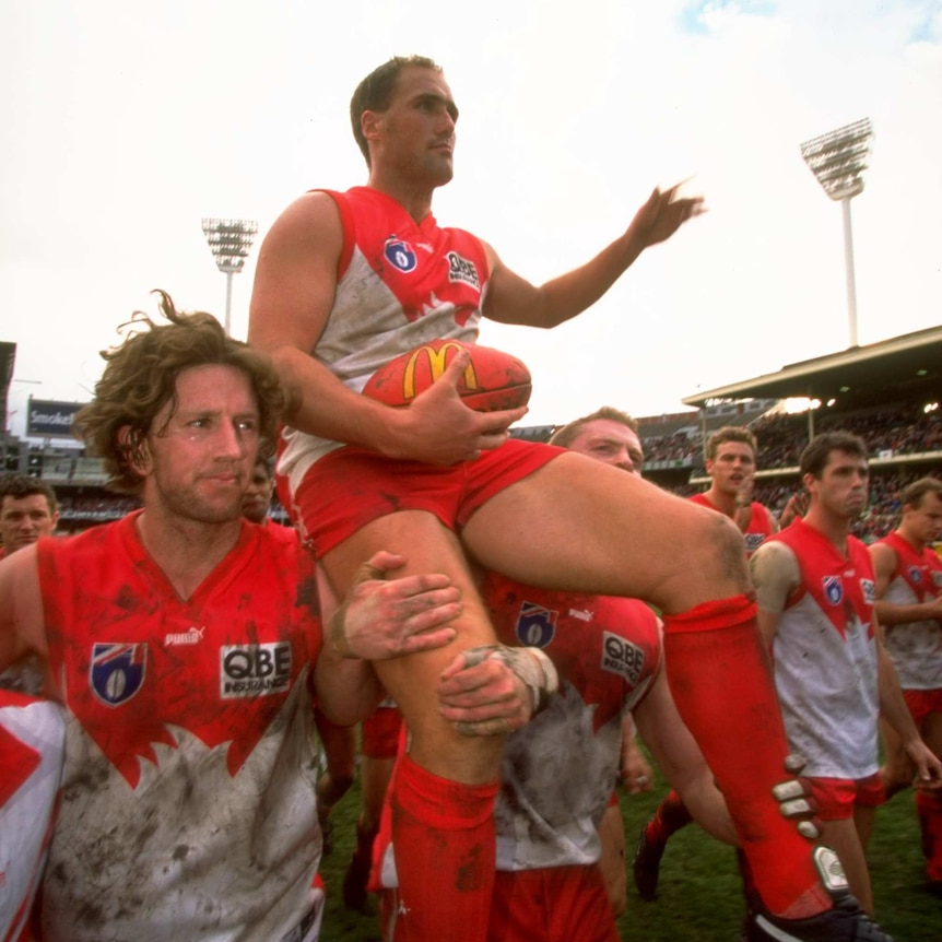 Tony Lockett ends his career for the Sydney Swans