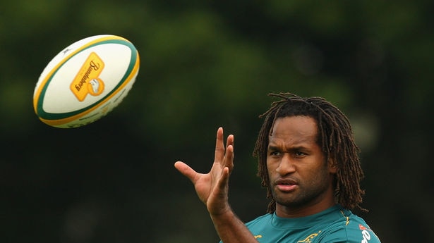 Tuqiri catches the ball at training