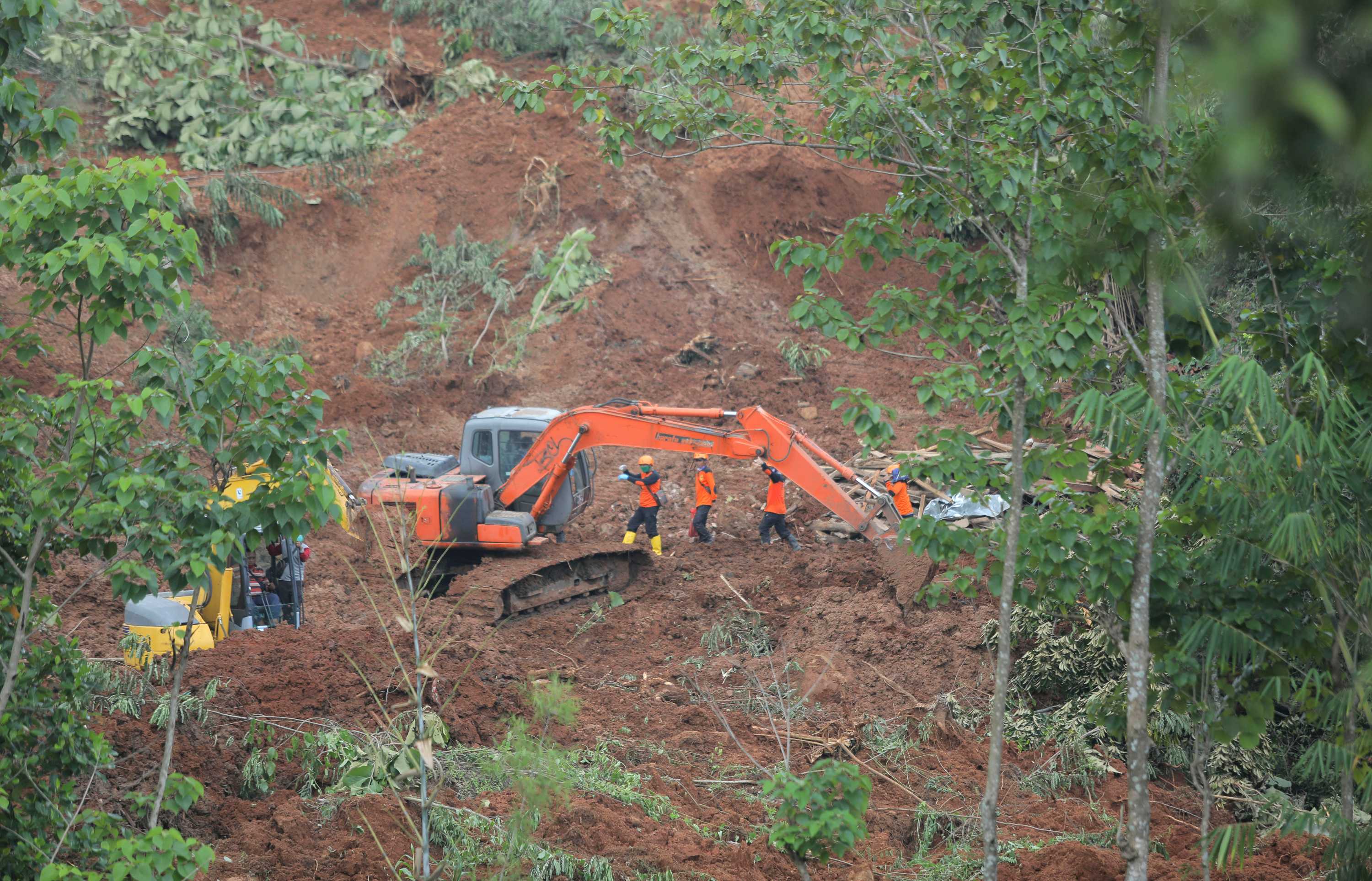 At Least 10 Dead, Nine Missing After Landslide Buries Indonesian ...