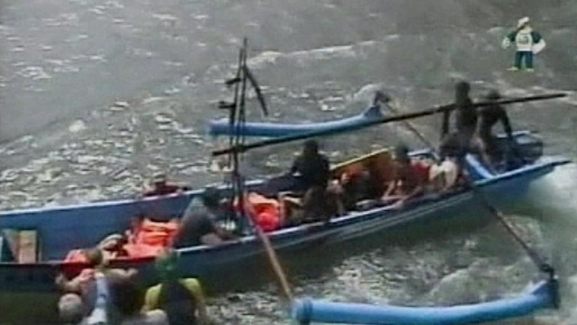 Asylum seekers are rescued off the coast of Cidaun.