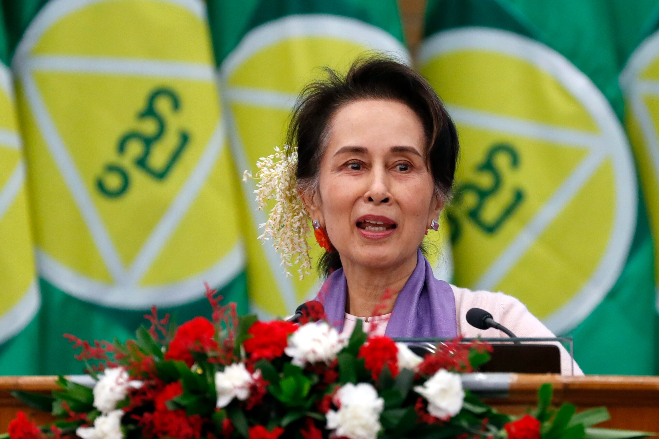 Aung San Suu Kyi delivers a speech 