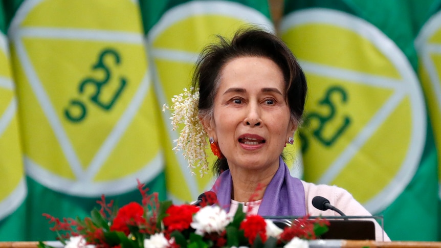 Aung San Suu Kyi delivers a speech 