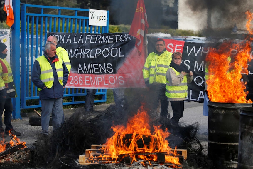 A banner reads in french (translated) "No to the closing of the Whirlpool factory, 268 jobs"