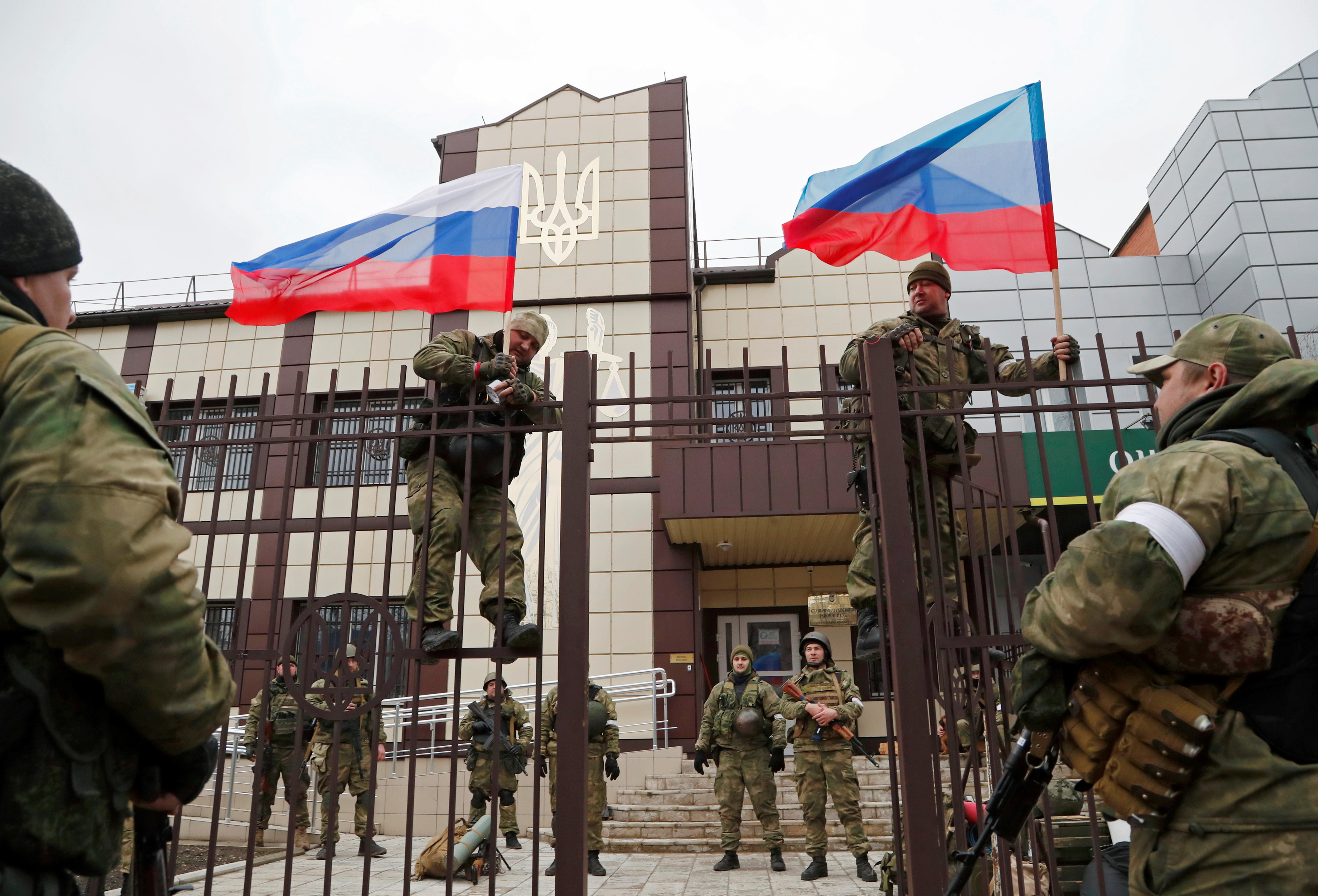 Pro-Russia milita hoist flags of Russia in Luhansk.