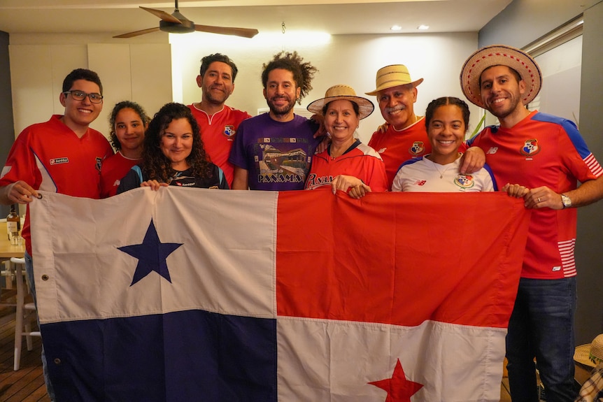 A Panamanian family holding their country's flag.