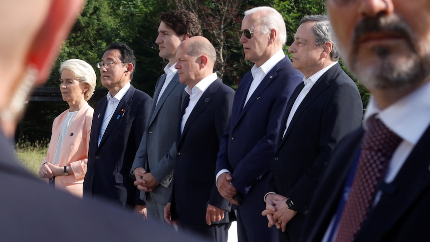 G7 leaders lined up.