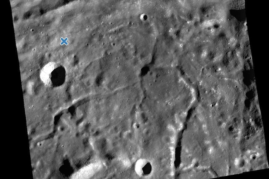 a zoomed in image of a moon landing site