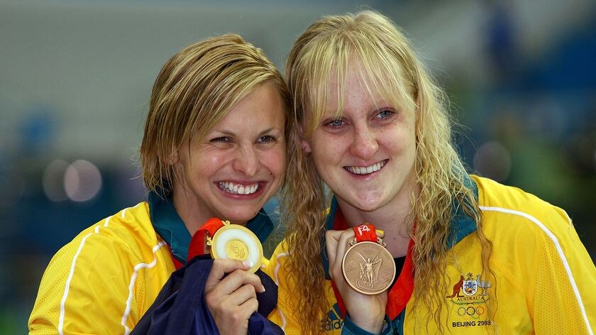 Libby Trickett and Jessicah Schipper pose with their medals