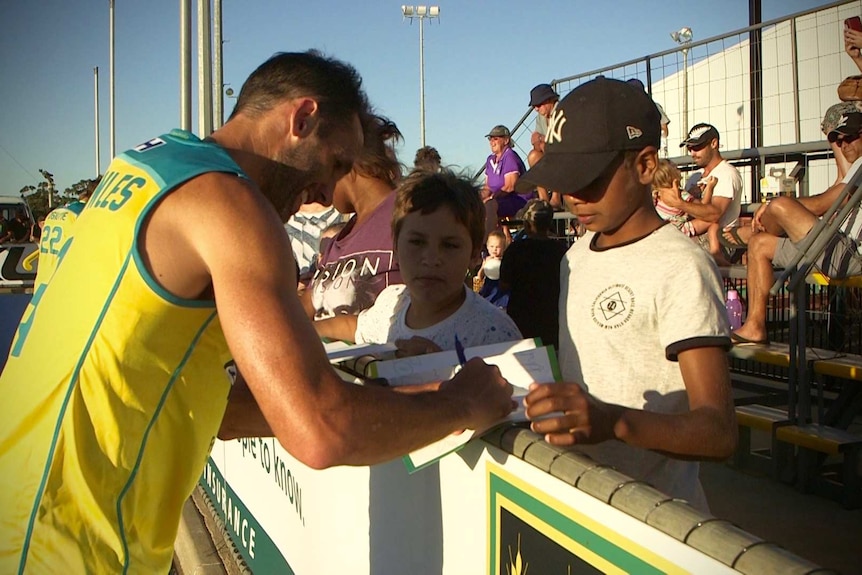 Hockeyroo signs autographs