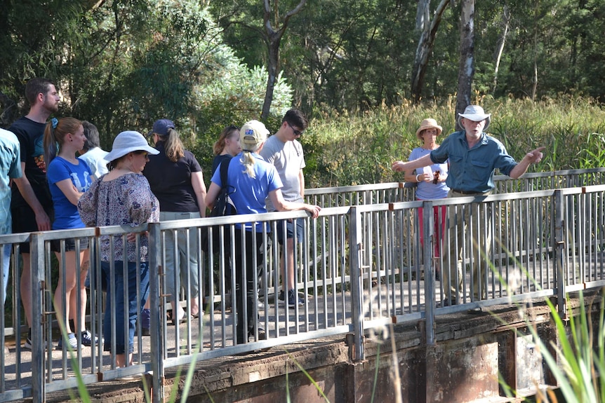 Charlie Corser, Benalla platypus monitoring volunteer, explaining local conditions for platypus spotting