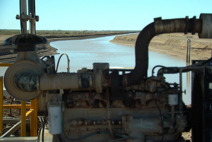 Pumping system on the Murray-Darling Basin, river in the background