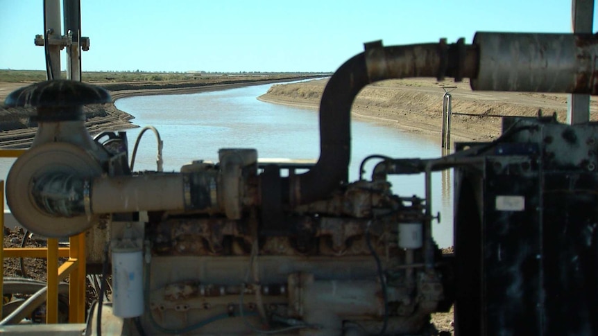 Pumping system on the Murray-Darling Basin, river in the background