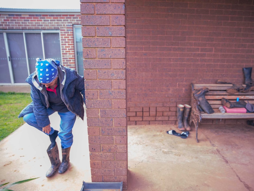 Rita puts on gumboots