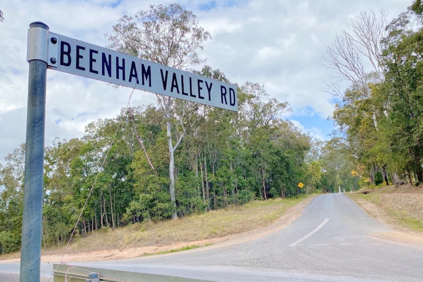 A street sign of a remote street which says Beenham Valley Rd