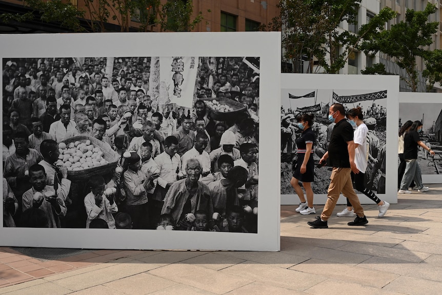 Past pictures of the Cultural Revolution.