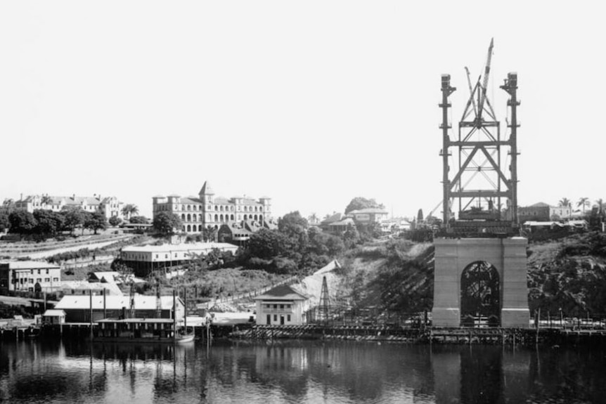 Brisbane's Story Bridge under construction in 1938.