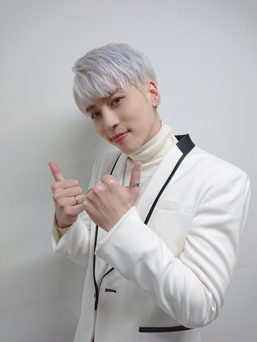 Kim Jong-hyun with his thumbs up