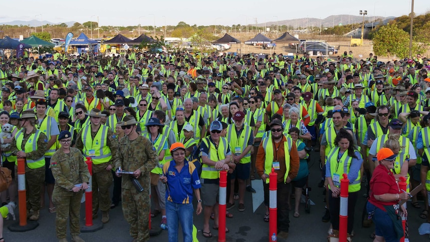 thousands of people wearing high-visibility vests in order to break a record