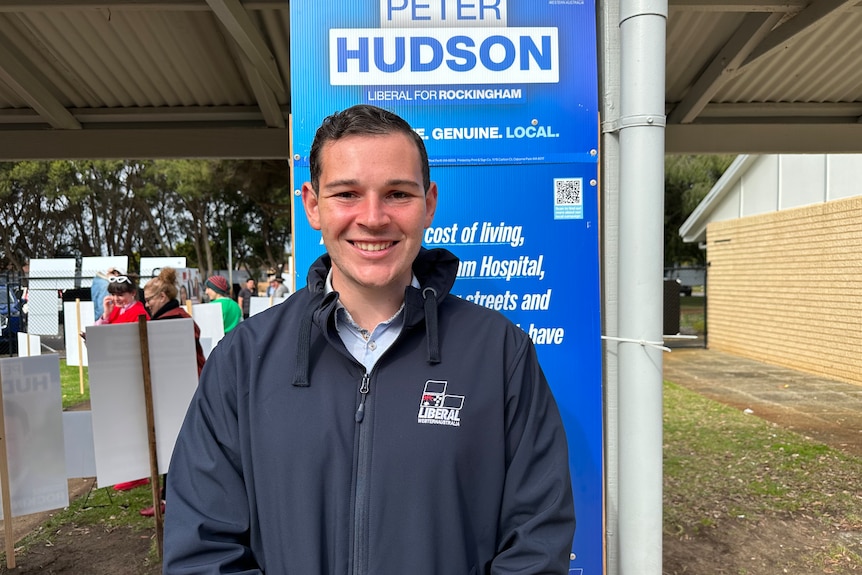 Peter Hudson wearing Liberal Party colours at a polling booth