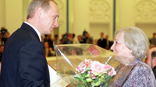 Russian president Vladimir Putin meets famed Russian director Tatyana Lioznova in 2006.