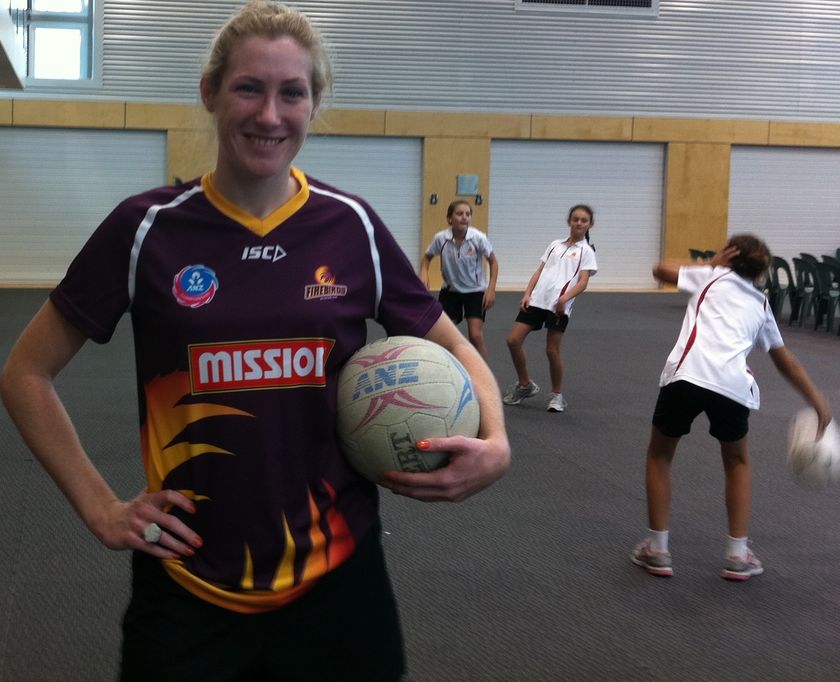 Netballers visit central Qld - ABC News