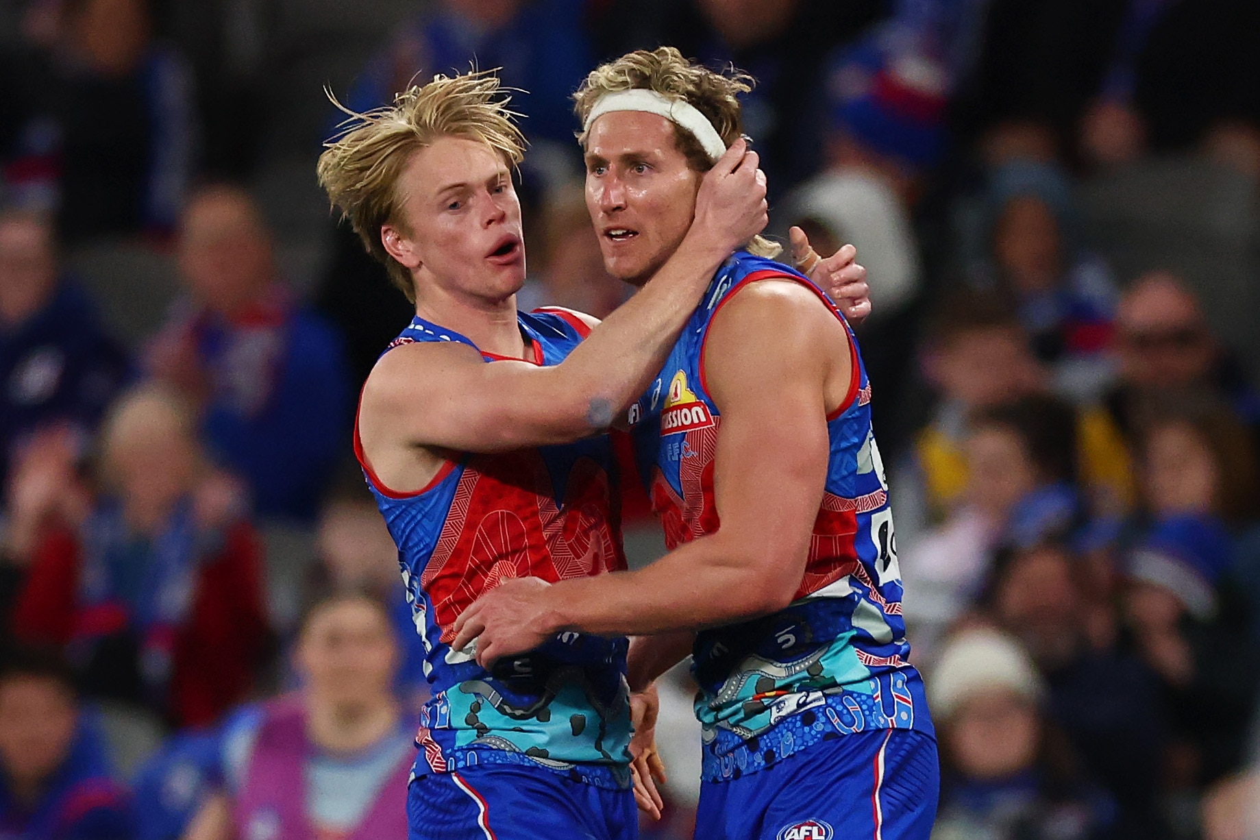 Live: Bulldogs get vital win as Dees face Tigers at MCG