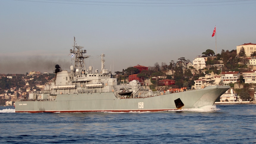 L’Ucraina afferma di aver utilizzato i droni per distruggere una grande nave da sbarco russa nel Mar Nero
