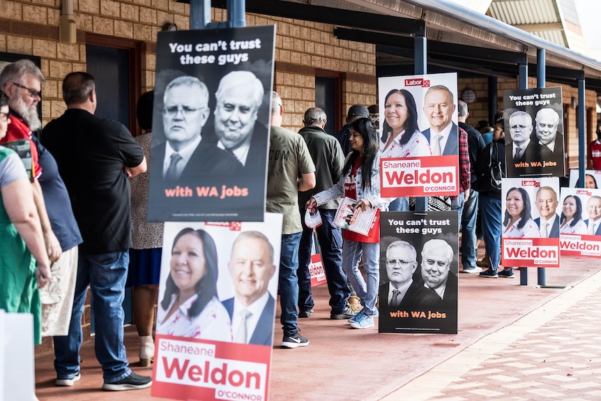 Voters line up at O’Connor Primary School in Kalgoorlie-Boulder