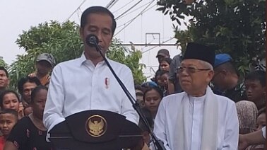 Jokowi-Amin sampaikan pidato kemenangan di kampung deret, Johar Baru, Jakarta Pusat (21/5/2019).