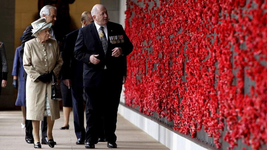 The Queen is accompanied by General (Retired) Peter Cosgrove at the Australian War Memorial