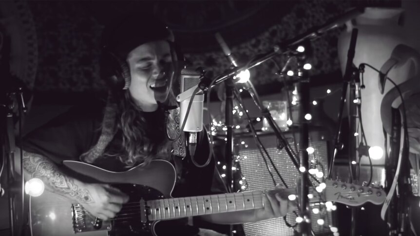 A screenshot from Tash Sultana's 2018 'live lounge recording' music video for 'Harvest Love'