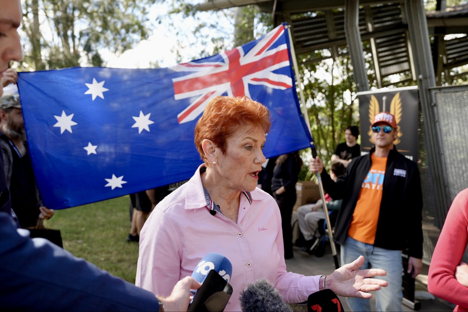 Pauline Hanson tells Ben Roberts-Smith supporters she's 'walked in his shoes'