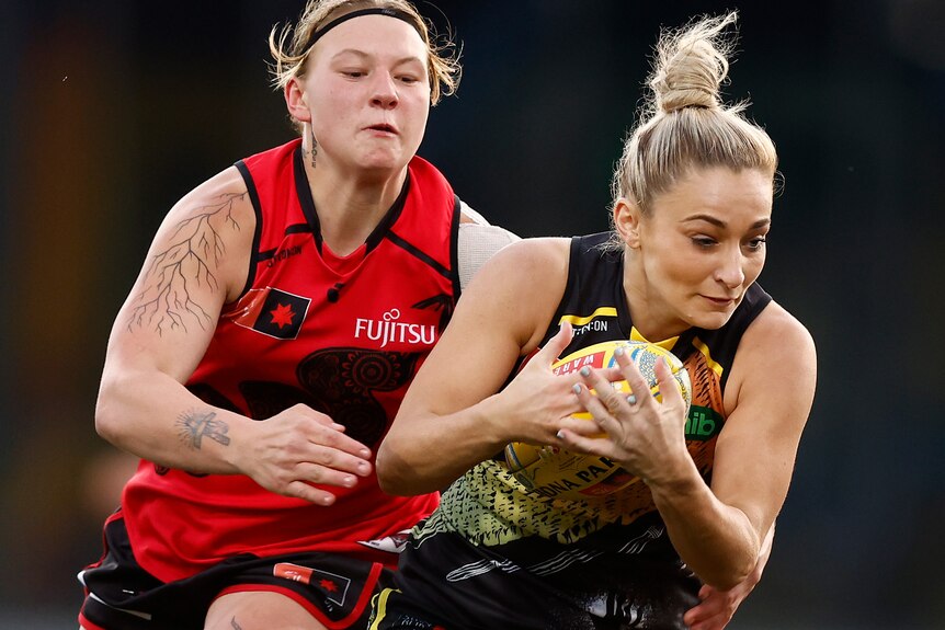  Richmond vice-captain Sarah Hosking playing in the AFLW 2023 Dreamtime game.