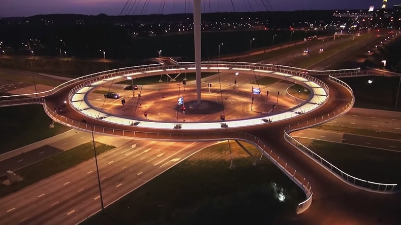 Hovenring elevates cyclists above traffic.