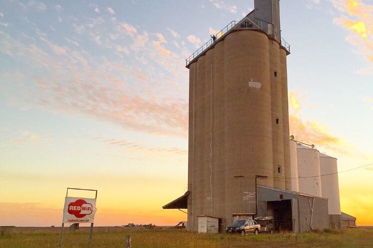 Dishes installed on top of silos to stream fixed wireless across Dalby in southern Queensland