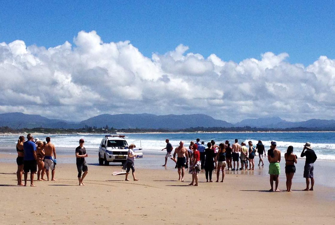 Byron Bay shark attack: Swimmer dies at Clarkes Beach - ABC News