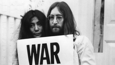 John Lennon and Yoko Ono say end the war