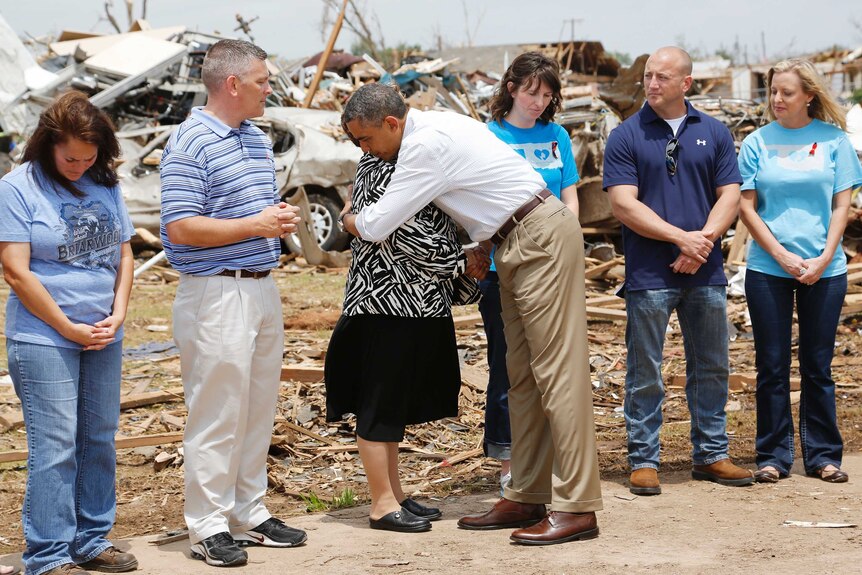 Obama visits tornado-hit town